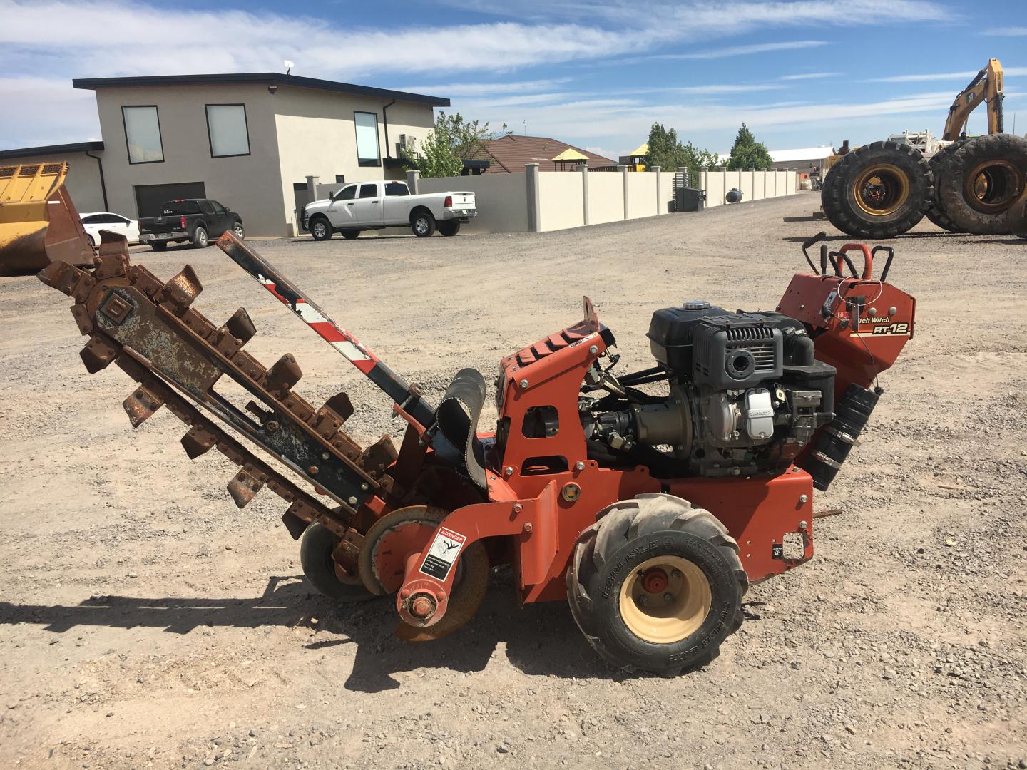 DITCH WITCH RT12